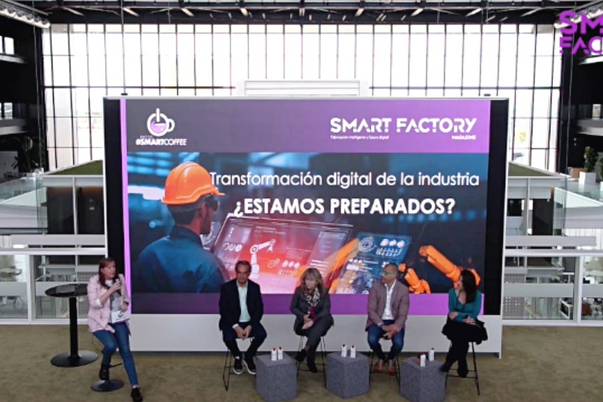 Mesa redonda sobre digitalización de empresas en la presentació de Smart Factory Magazine